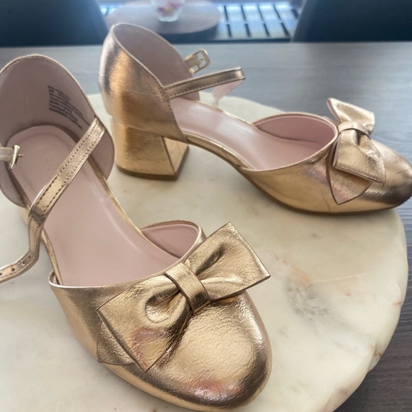 Girls bow gold shoes . Nordstrom aize 5 adult - Picture 3 of 16